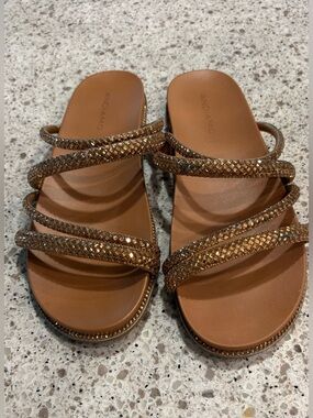 NWOT Andiamo Women's Gold Strappy Sandals